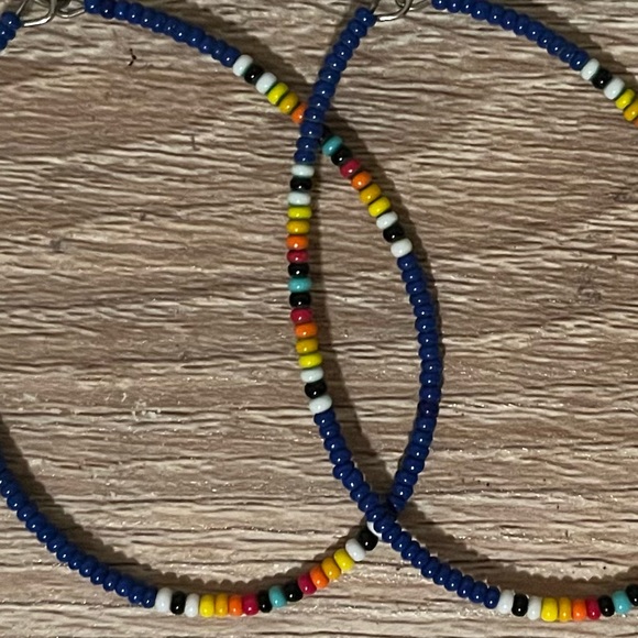 Beautiful multicolored seed bead hoop earrings. - Picture 7 of 7